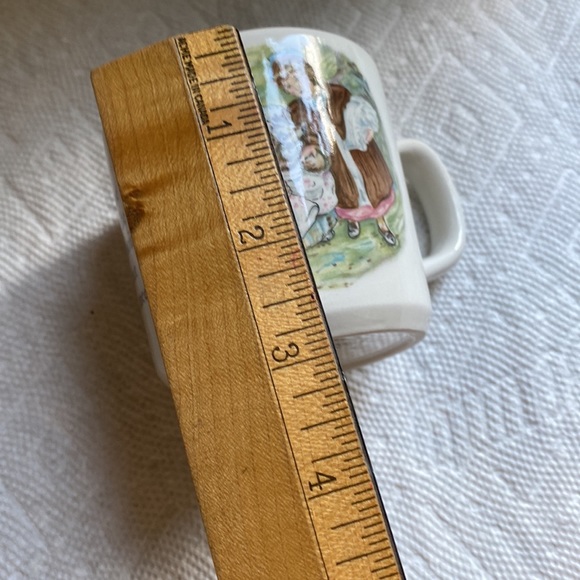 Mrs Tiggy Winkle from Peter Rabbit Child’s handled porcelain mug Wedgewood - Picture 10 of 10